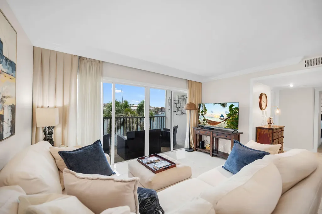 300 Park Shore Drive Naples FL 34103