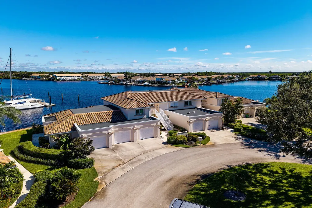 269 Sunrise Cay Naples FL 34114