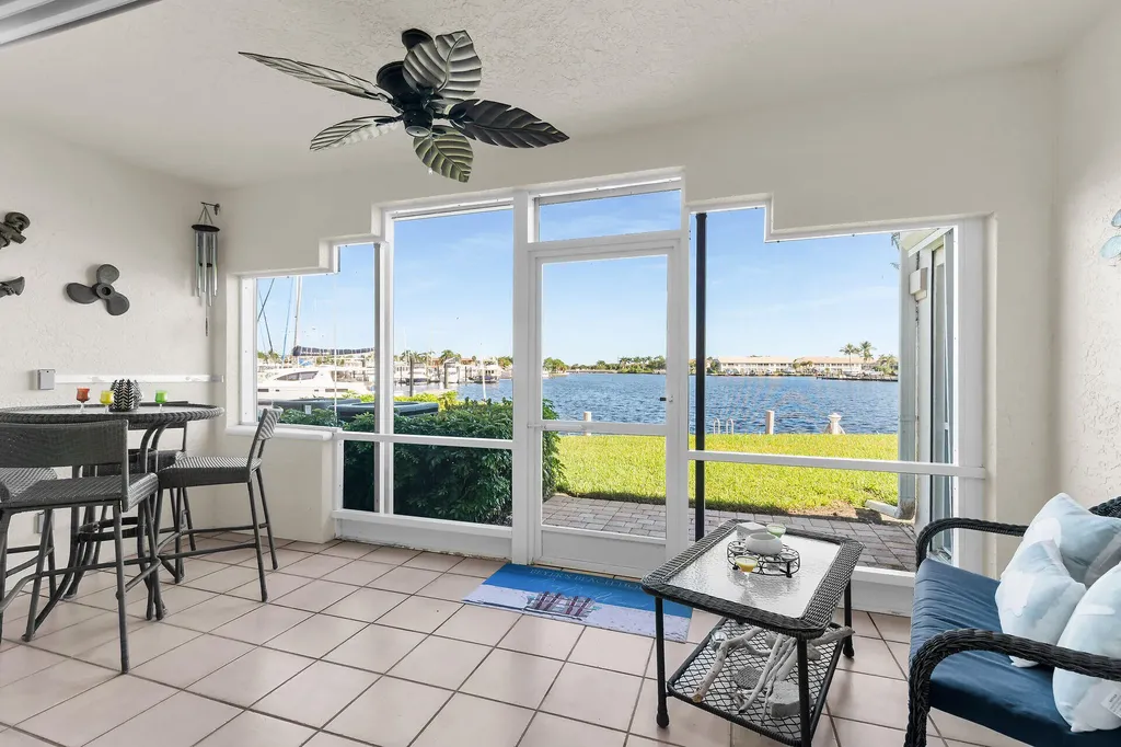 269 Sunrise Cay Naples FL 34114