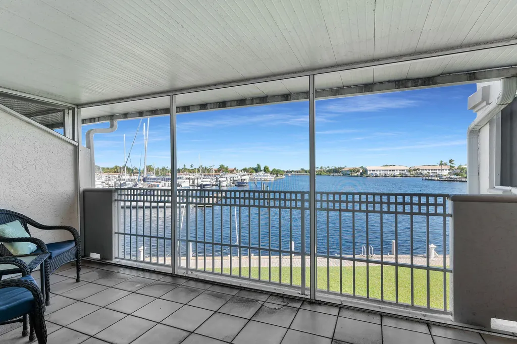 269 Sunrise Cay Naples FL 34114