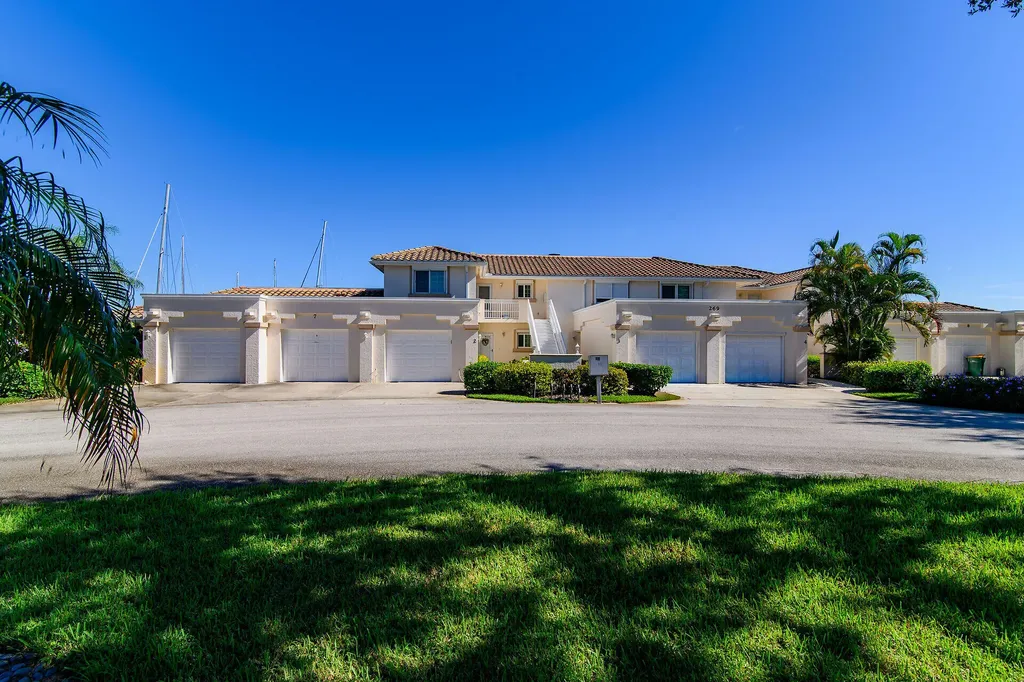 269 Sunrise Cay Naples FL 34114