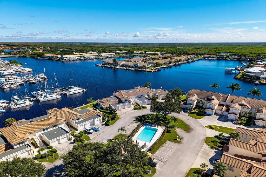 269 Sunrise Cay Naples FL 34114