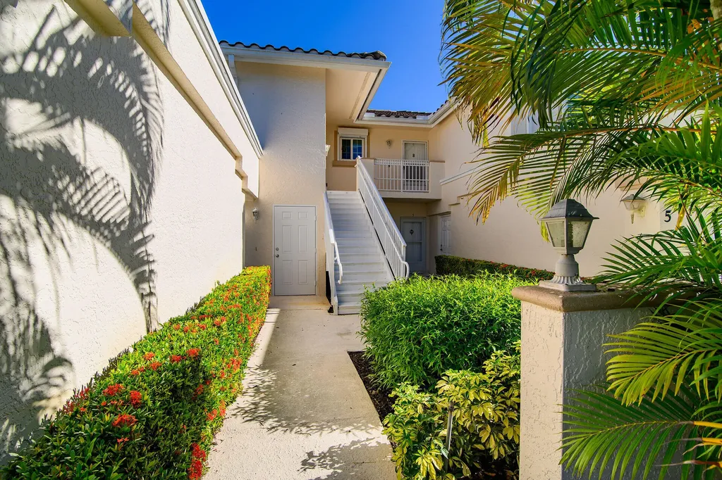 269 Sunrise Cay Naples FL 34114