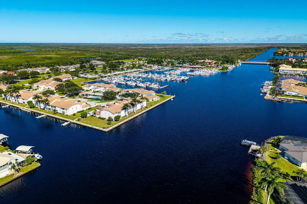 269 Sunrise Cay Naples FL 34114