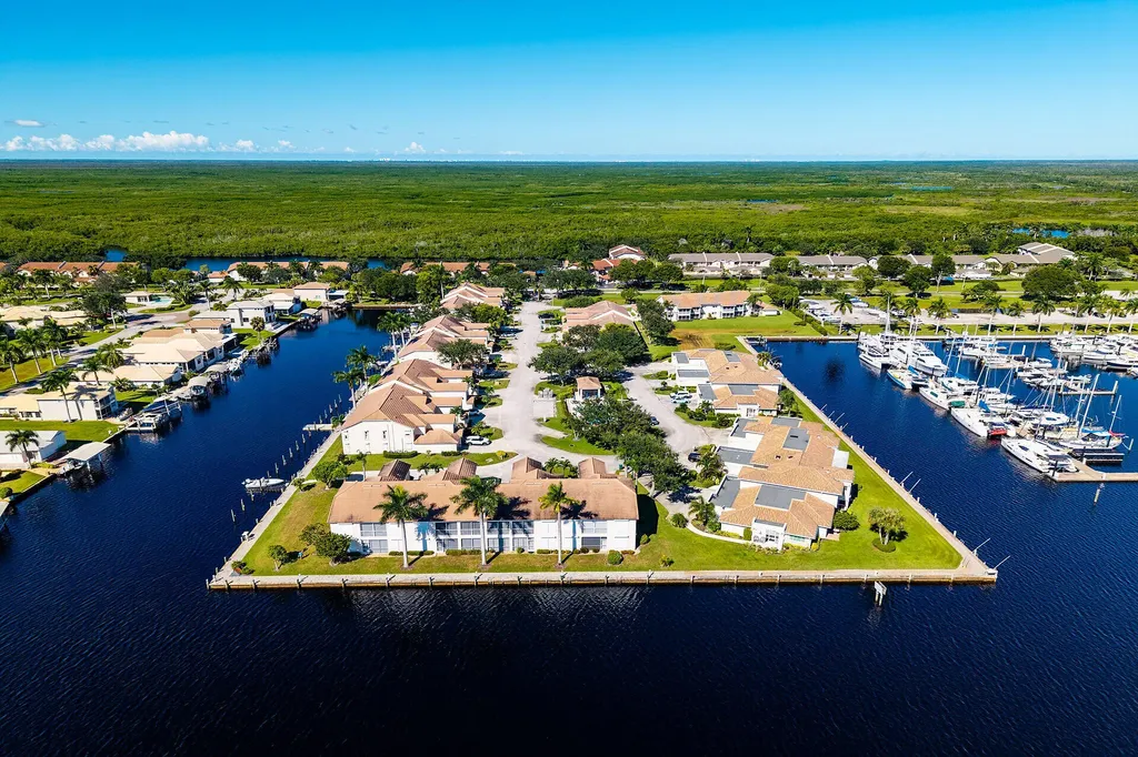 269 Sunrise Cay Naples FL 34114