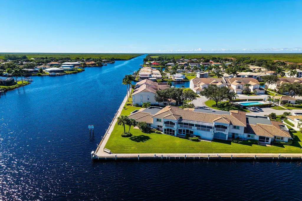 269 Sunrise Cay Naples FL 34114