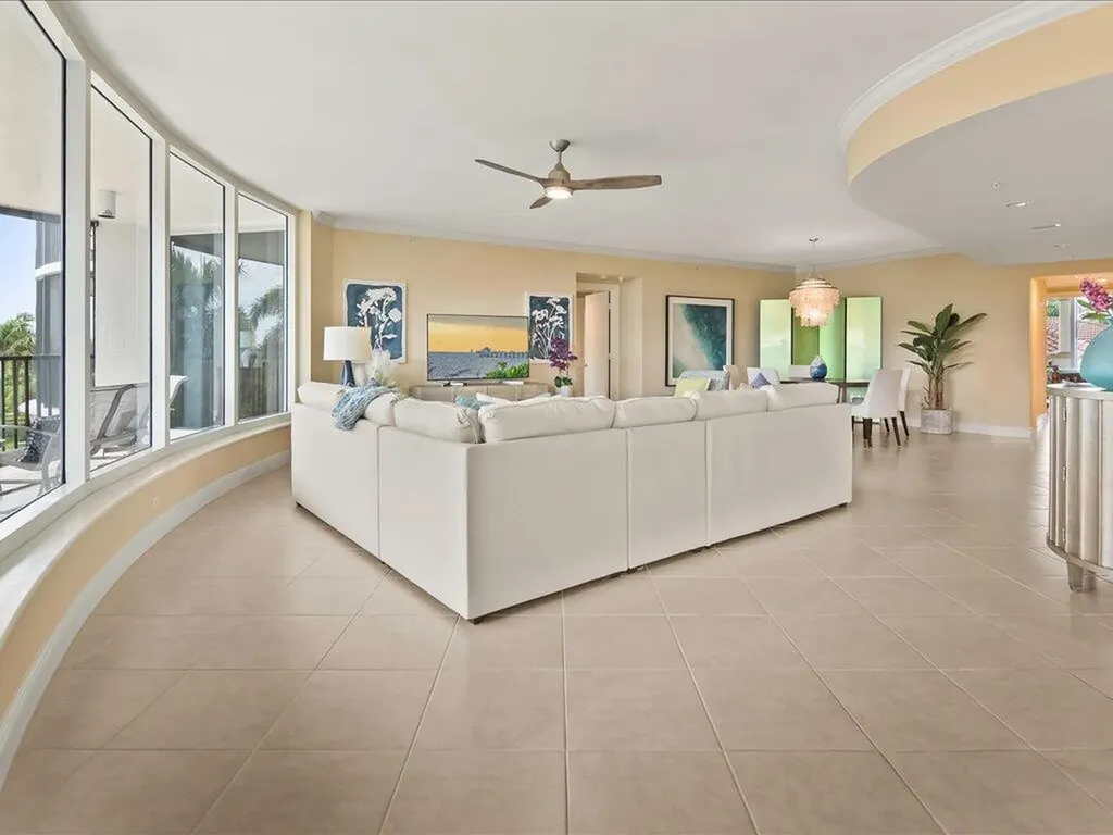 1050 Borghese Naples FL 34114