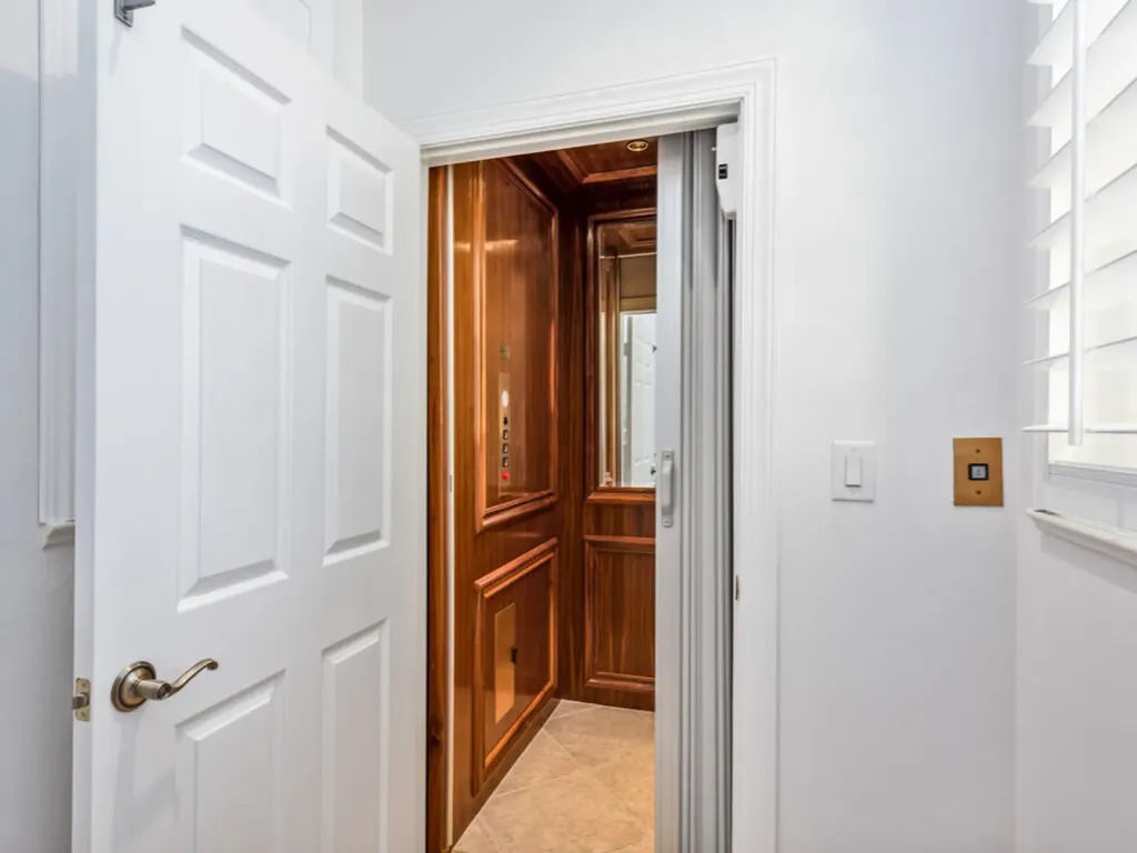 1264 Rialto Way Naples FL 34114