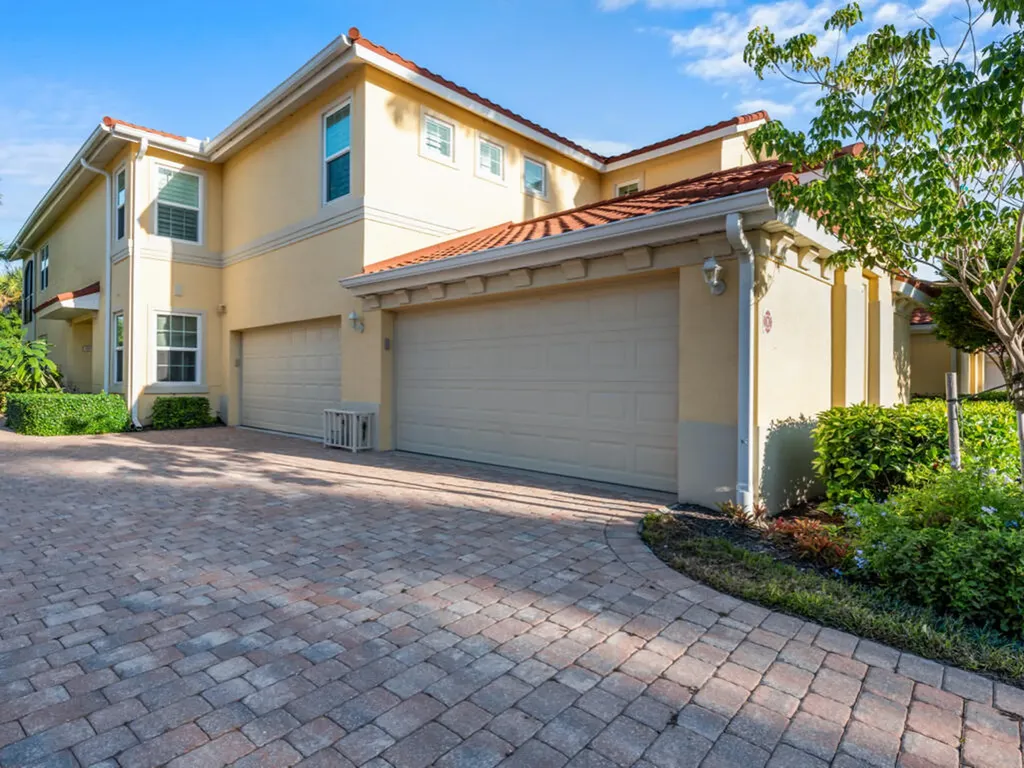 1264 Rialto Way Naples FL 34114