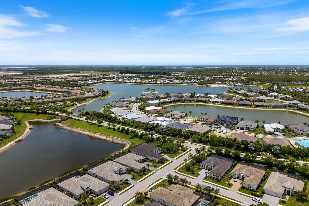 14394 Laguna Springs Lane Naples FL 34114