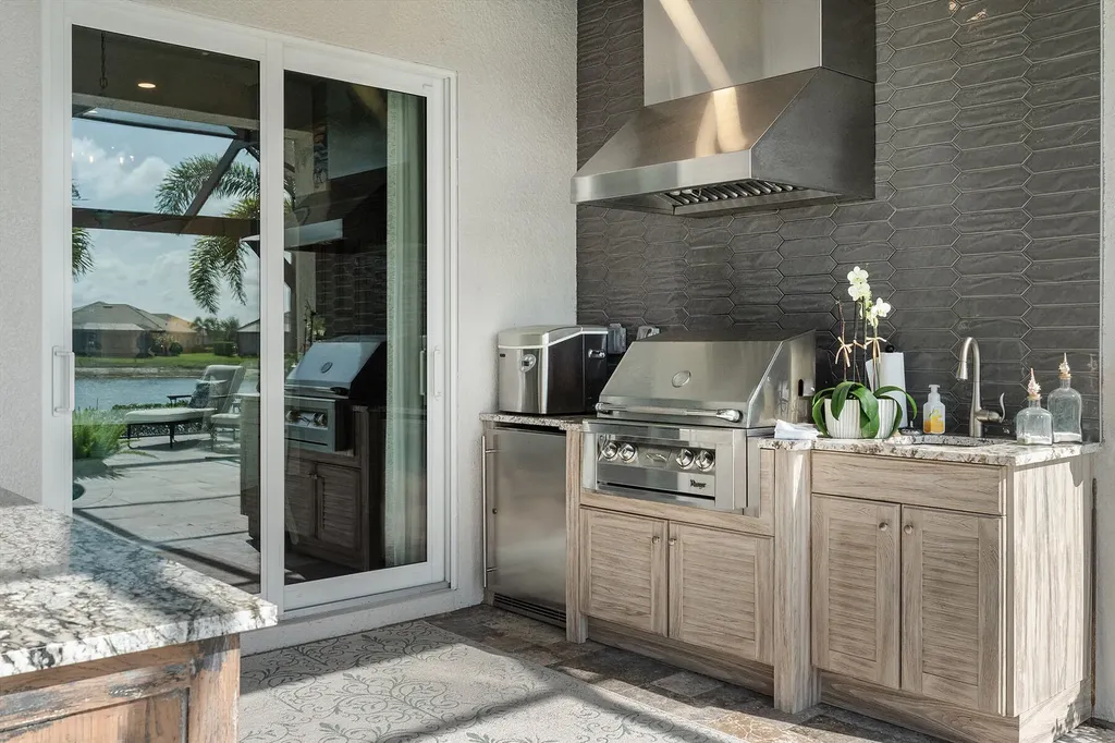 14394 Laguna Springs Lane Naples FL 34114