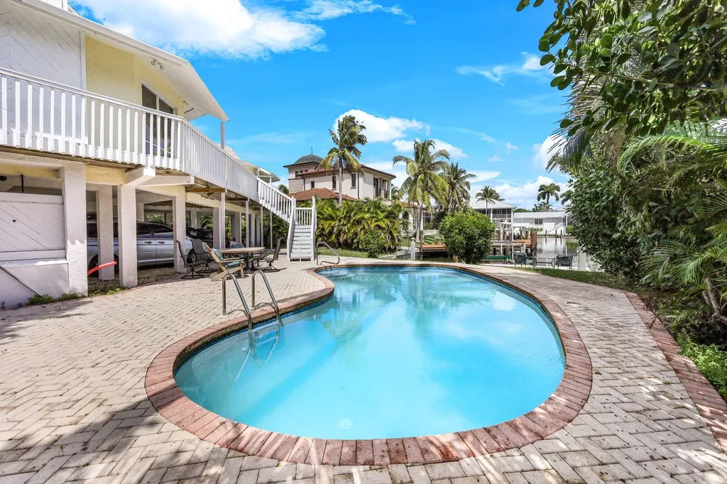 1800 Woodbine Court Marco Island FL 34145