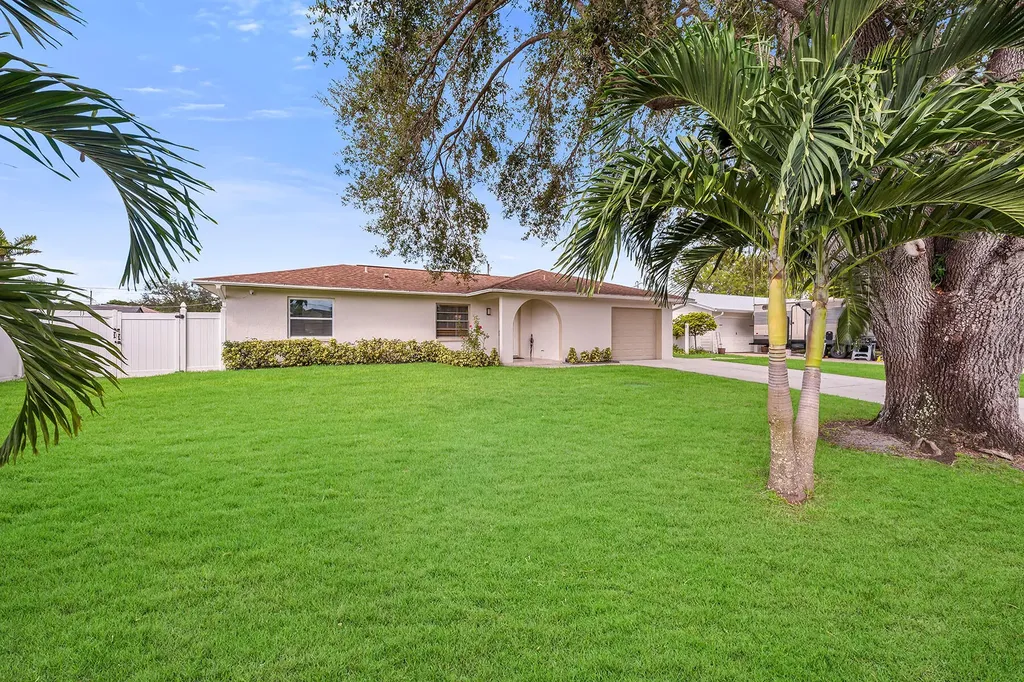 4949 22nd Place SW Naples FL 34116