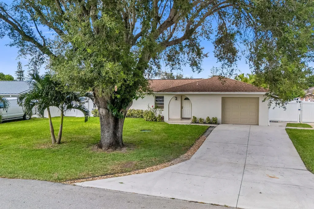 4949 22nd Place SW Naples FL 34116