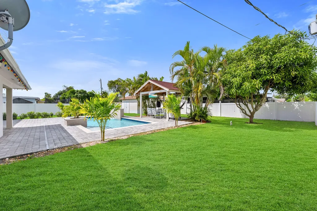 4949 22nd Place SW Naples FL 34116