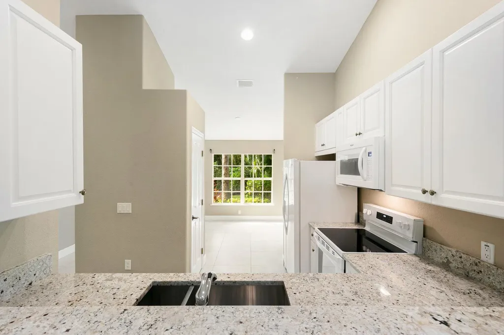 3555 Avion Woods Court Naples FL 34104