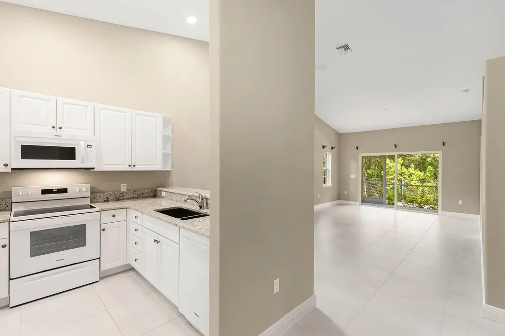 3555 Avion Woods Court Naples FL 34104