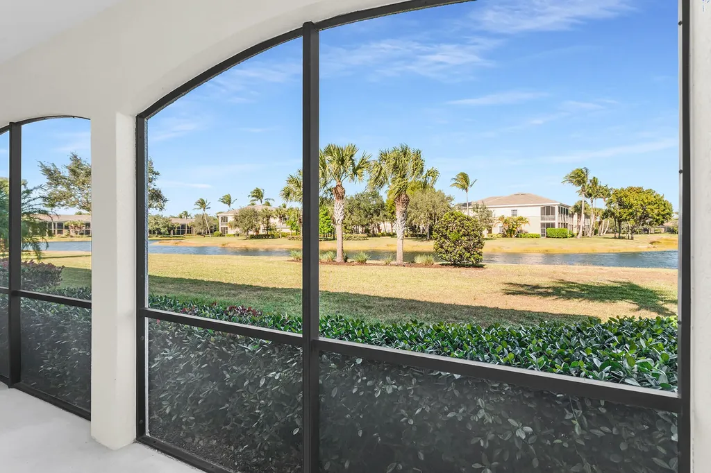 3165 Aviamar Circle Naples FL 34114