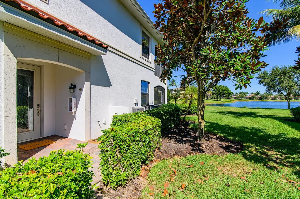 3165 Aviamar Circle Naples FL 34114