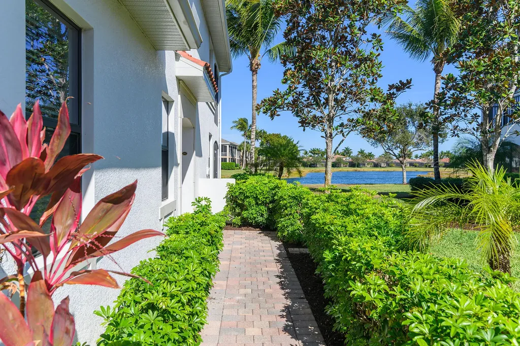 3165 Aviamar Circle Naples FL 34114