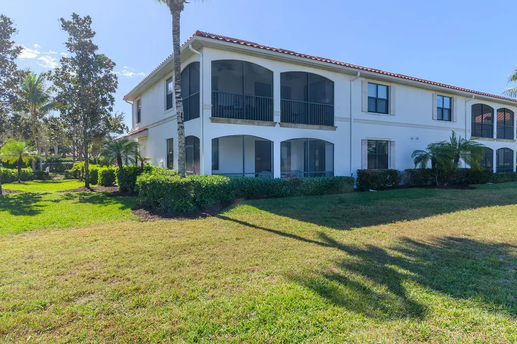 3165 Aviamar Circle Naples FL 34114