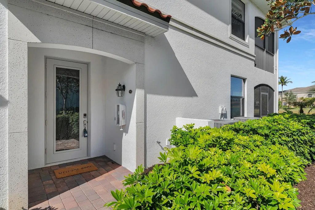 3165 Aviamar Circle Naples FL 34114