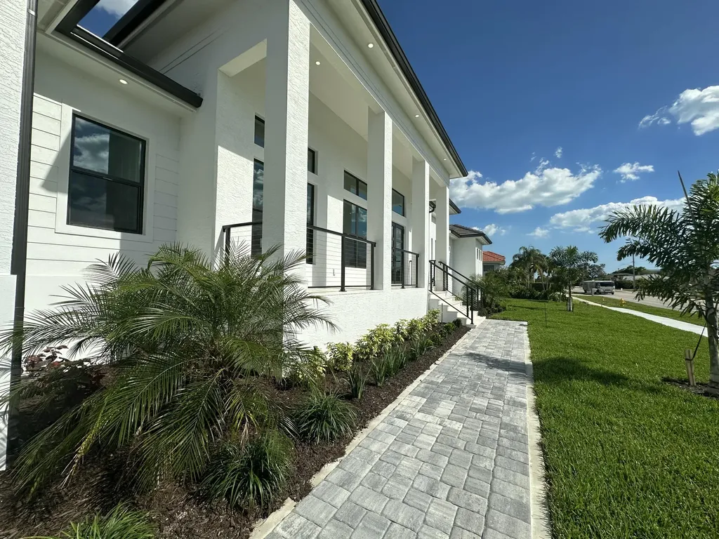 211 Landmark Street Marco Island FL 34145