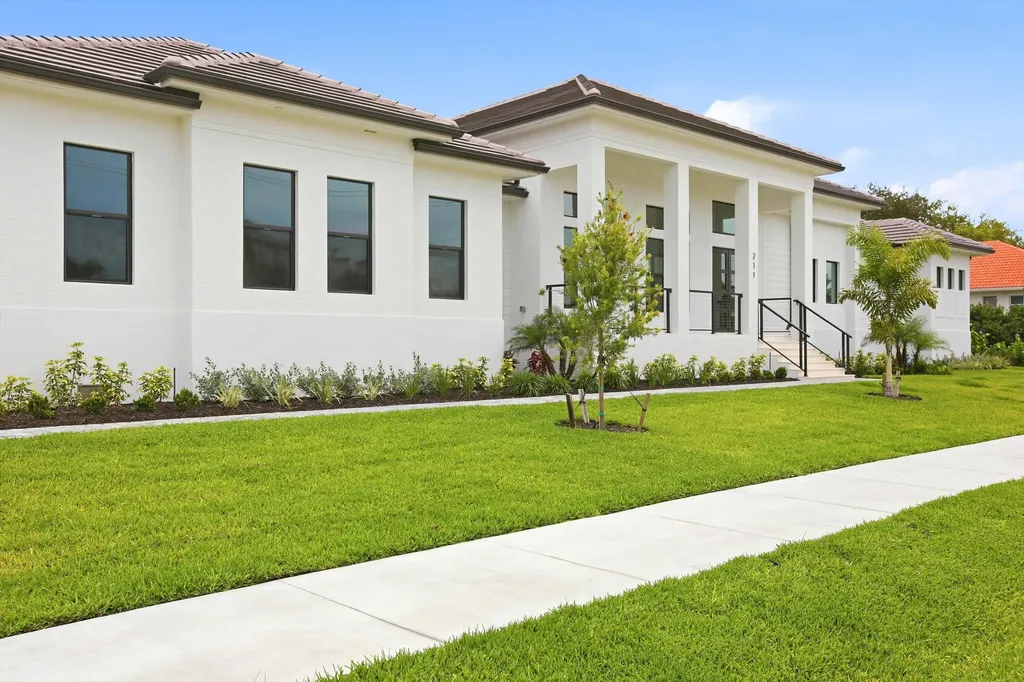 211 Landmark Street Marco Island FL 34145