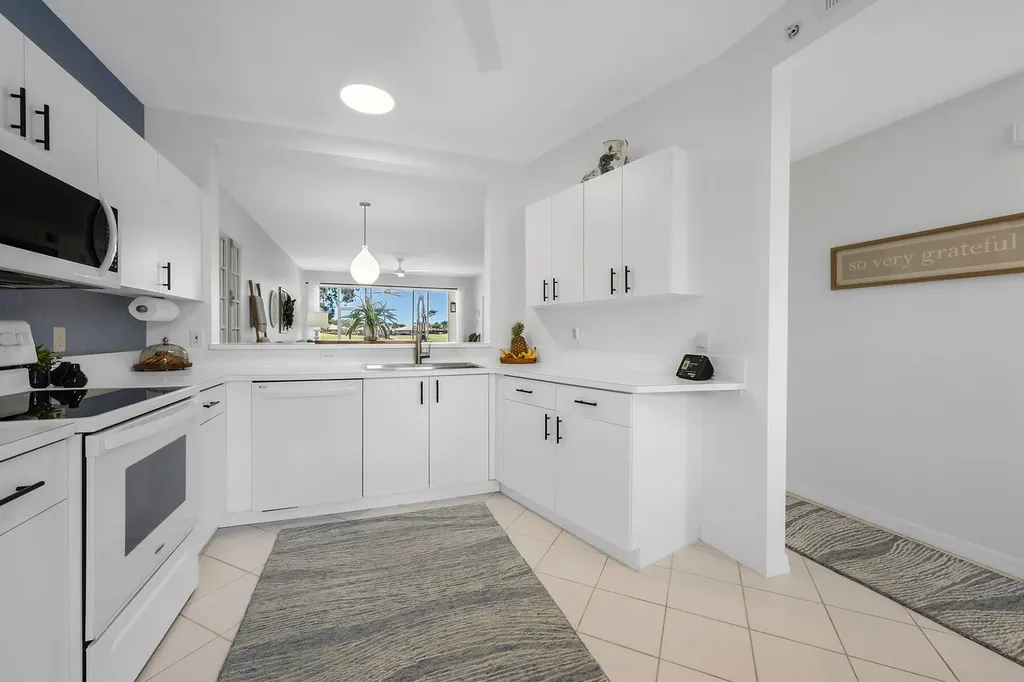 9087 Michael Circle Naples FL 34113