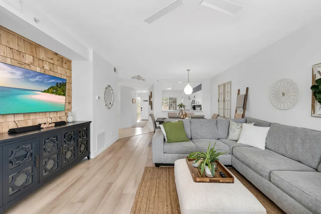 9087 Michael Circle Naples FL 34113