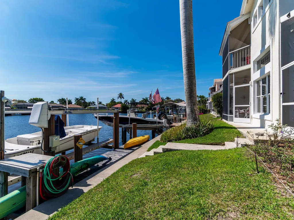 158 Eveningstar Cay Naples FL 34114