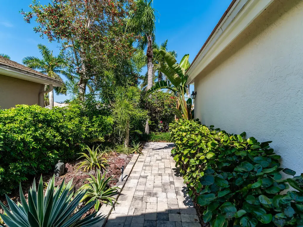 158 Eveningstar Cay Naples FL 34114