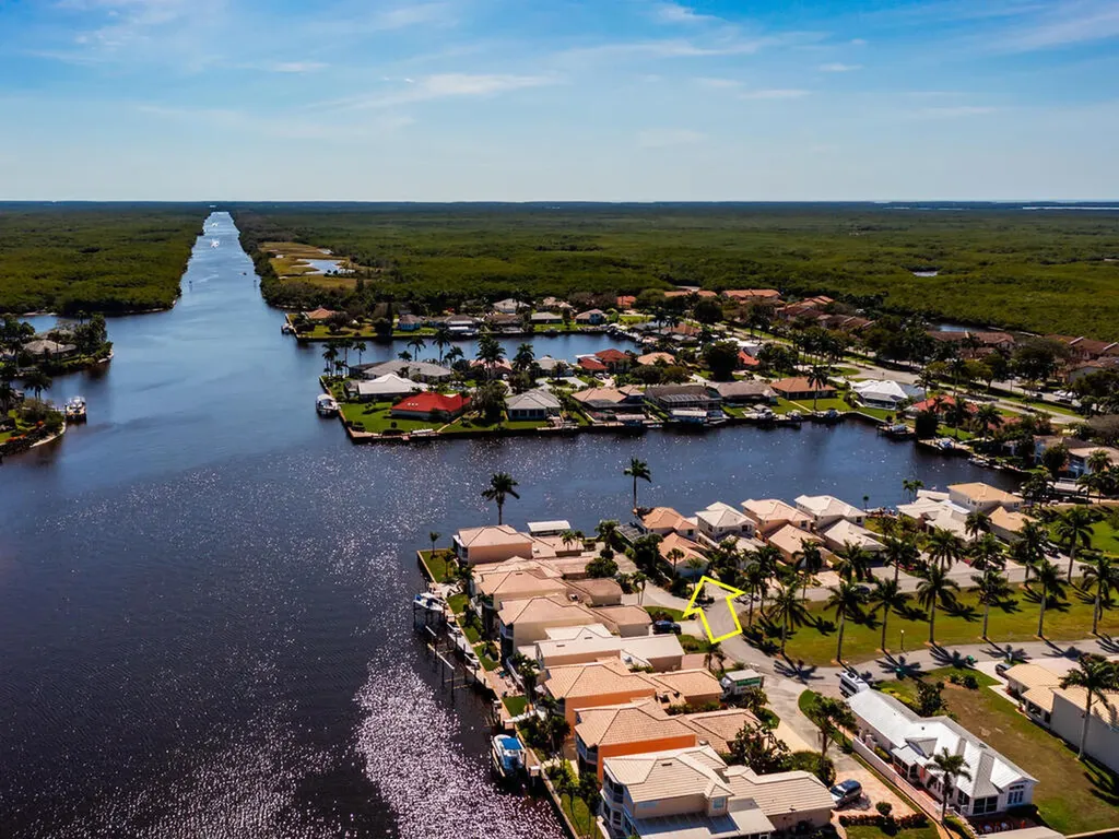 158 Eveningstar Cay Naples FL 34114