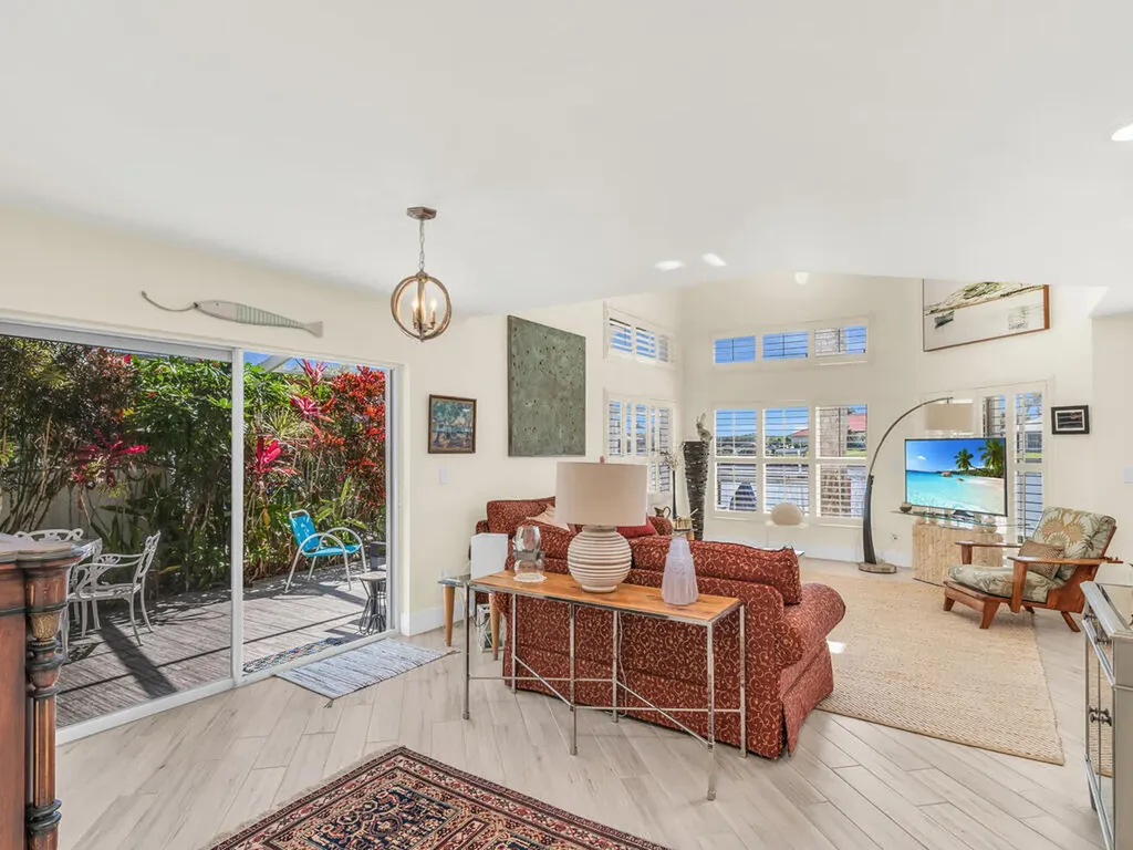 158 Eveningstar Cay Naples FL 34114