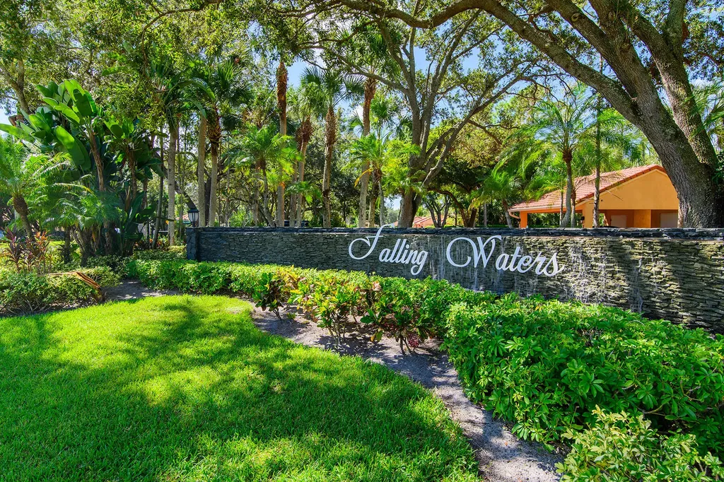 2365 Bayou Lane Naples FL 34112