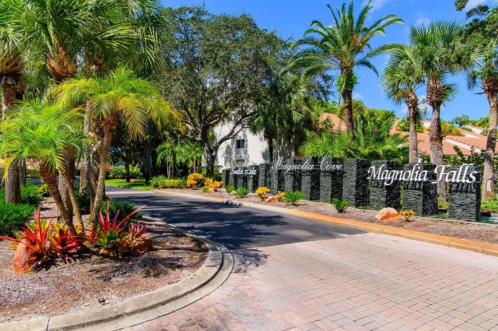 2365 Bayou Lane Naples FL 34112