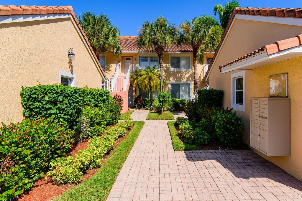 2365 Bayou Lane Naples FL 34112