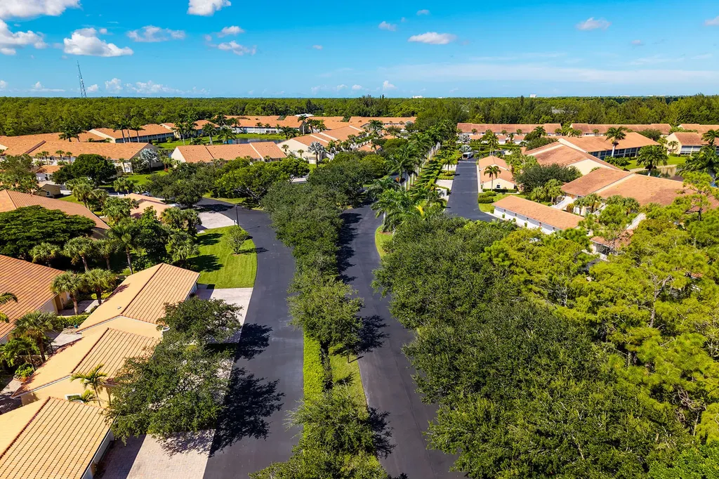 2365 Bayou Lane Naples FL 34112