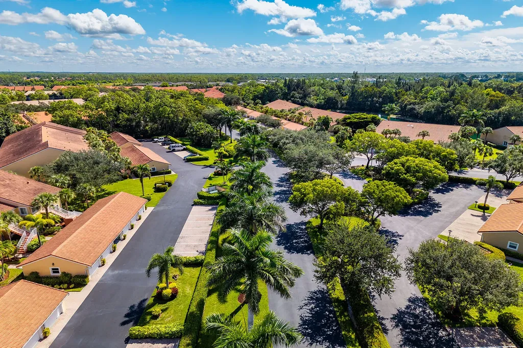 2365 Bayou Lane Naples FL 34112