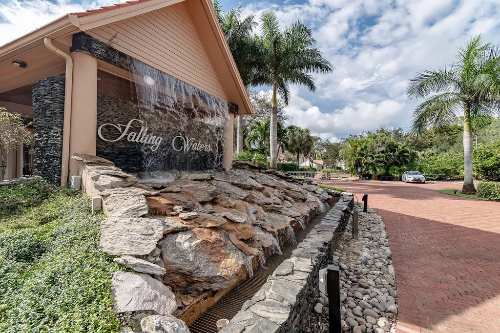 2365 Bayou Lane Naples FL 34112