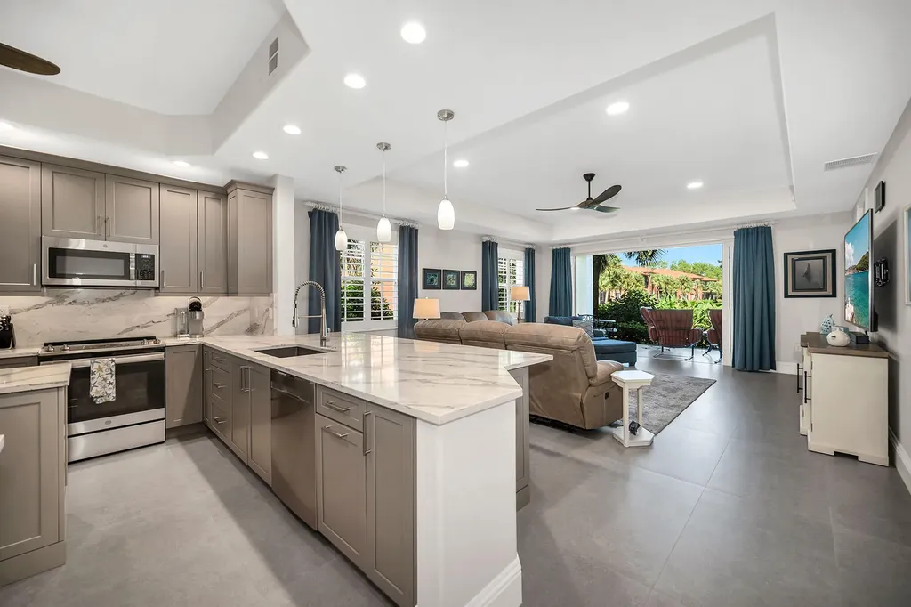 6433 Legacy Naples FL 34113