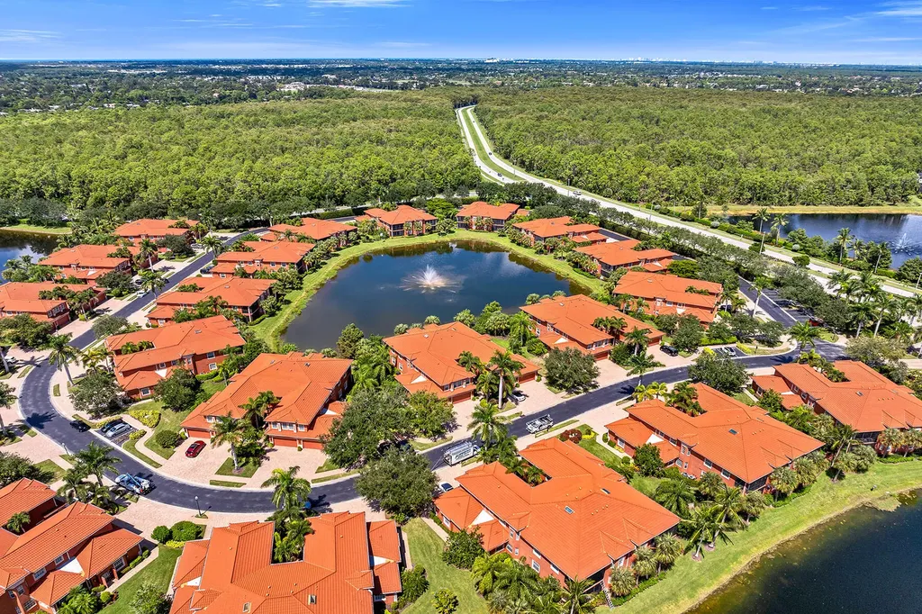 6433 Legacy Naples FL 34113