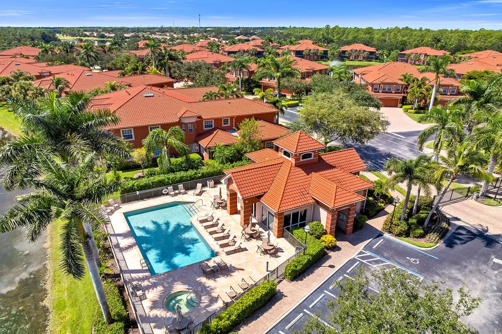 6433 Legacy Naples FL 34113