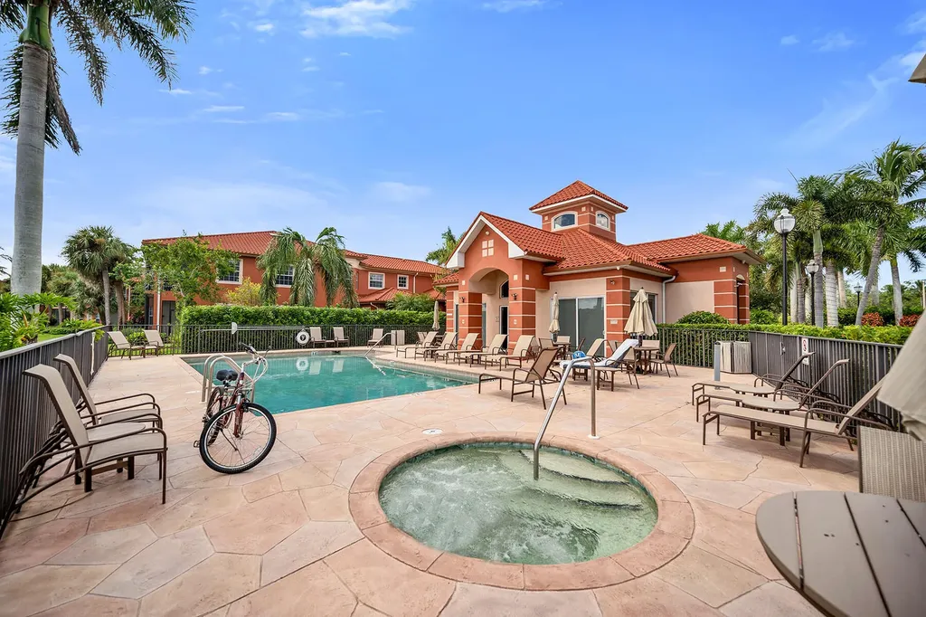 6433 Legacy Naples FL 34113