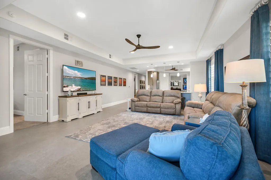 6433 Legacy Naples FL 34113