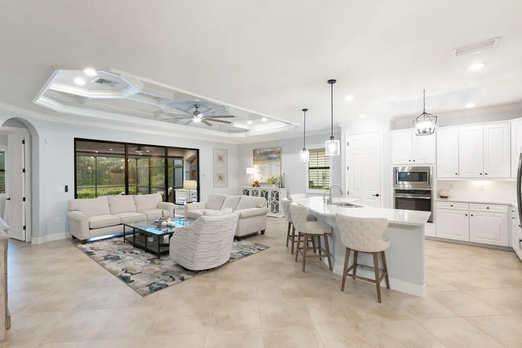 2862 Aviamar Circle Naples FL 34114