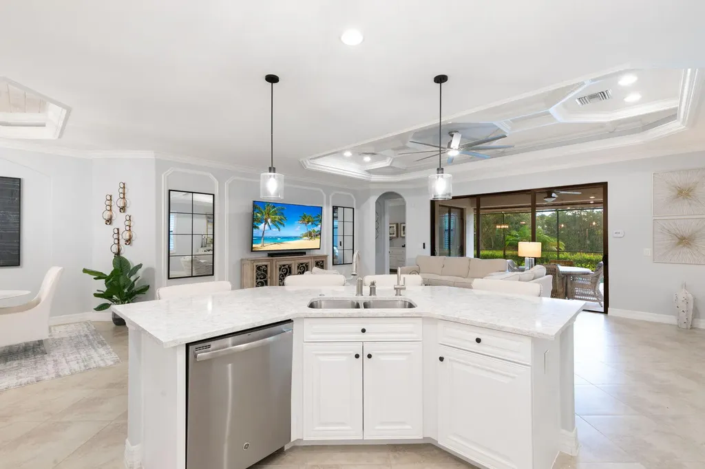 2862 Aviamar Circle Naples FL 34114