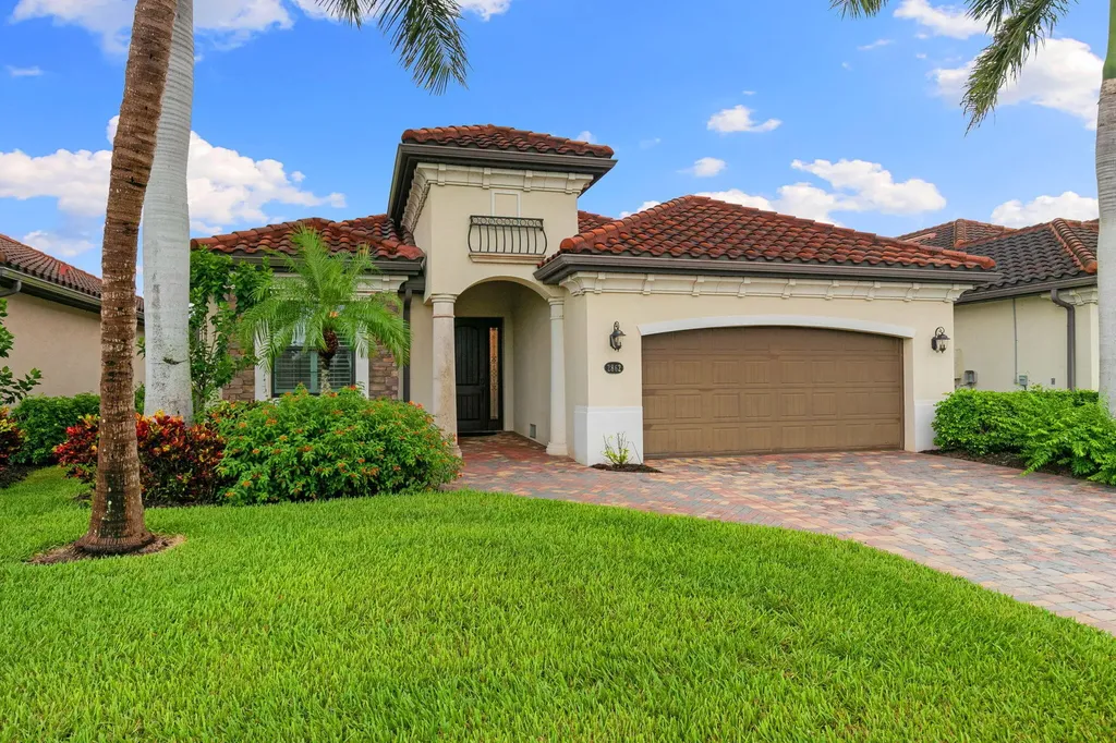2862 Aviamar Circle Naples FL 34114