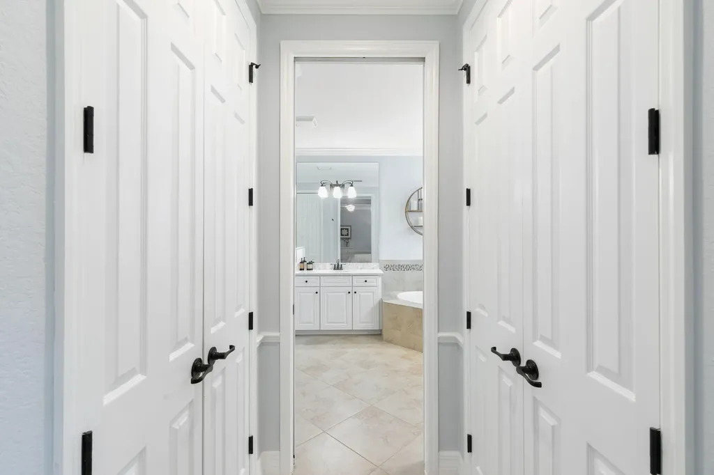 2862 Aviamar Circle Naples FL 34114