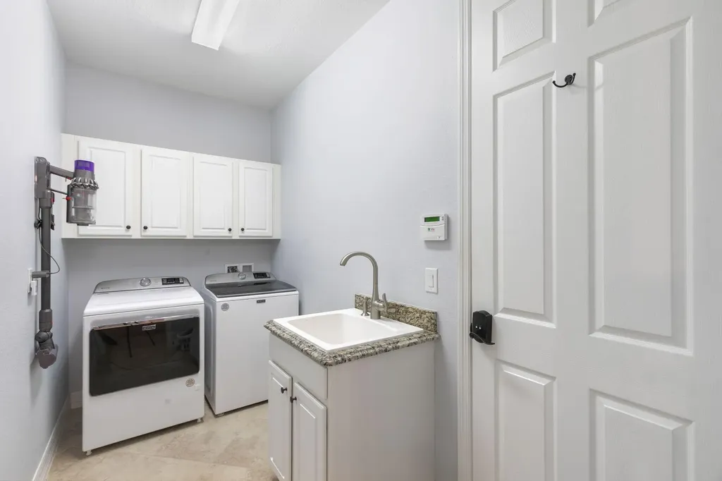 2862 Aviamar Circle Naples FL 34114